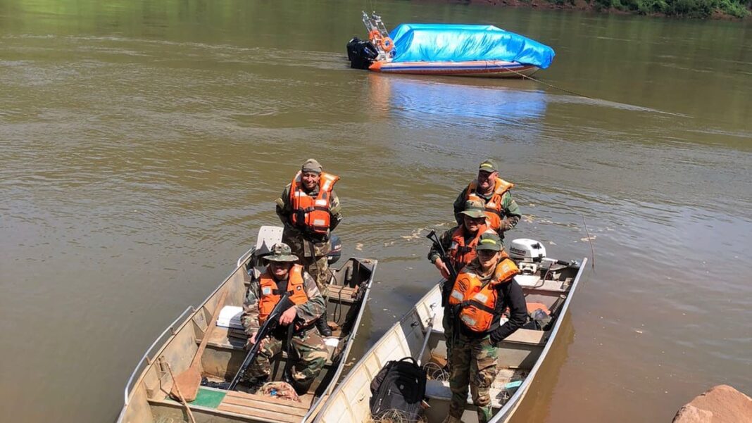 Patrulla náutica binacional refuerza el control sobre el río Uruguay y decomisa artes de pesca ilegales en un tramo de alto valor ambiental