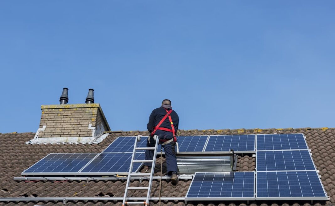 Paneles solares en casa: errores que afectan rendimiento, seguridad y beneficios económicos