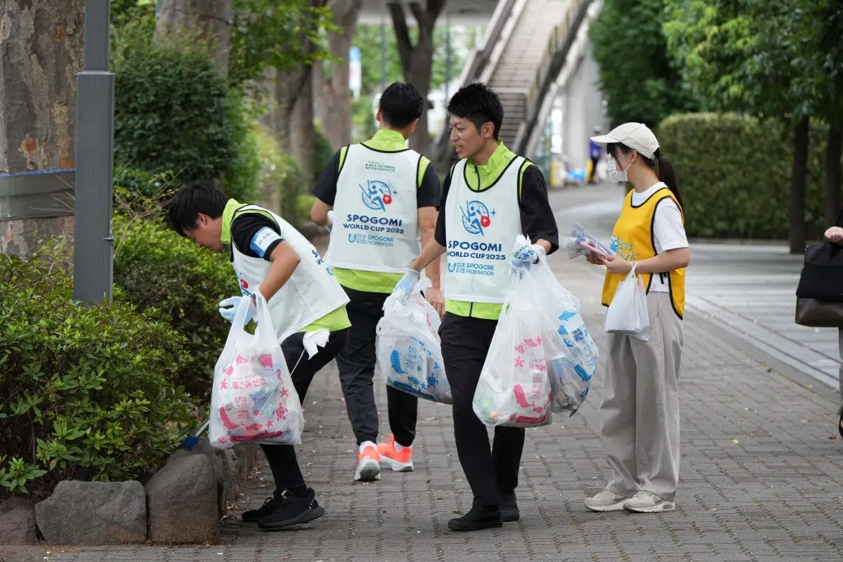Spogomi: El deporte japonés que convierte la recolección de basura en un campeonato mundial